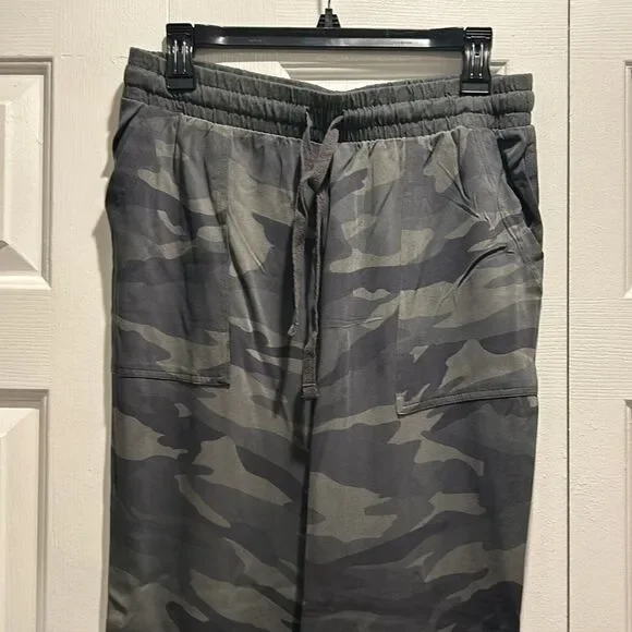 NWOT Splendid Camo Joggers, Size Medium - Picture 2 of 8